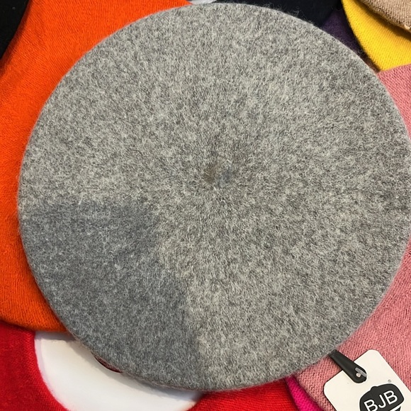 NWT light heather grey Beret available in a rainbow of colors - Picture 2 of 7